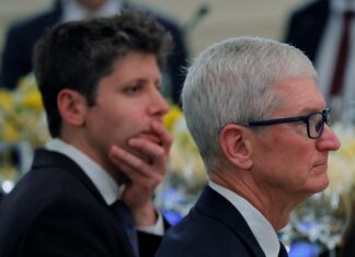 La demanda de Apple contra OpenAI saca a la luz la guerra por los nuevos dispositivos de IA | Economía