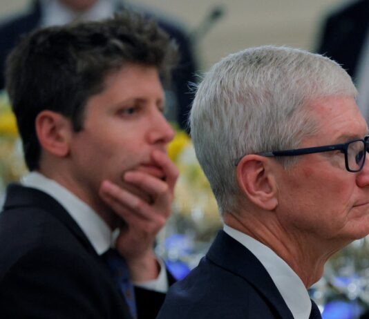 La demanda de Apple contra OpenAI saca a la luz la guerra por los nuevos dispositivos de IA | Economía