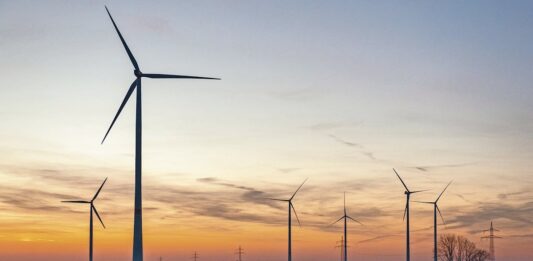 ¡Se nos quedó coja la transición energética! | Opinión