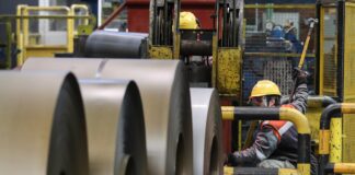 La UE recibe el nuevo acuerdo comercial con Estados Unidos elevando los aranceles al acero al 50%