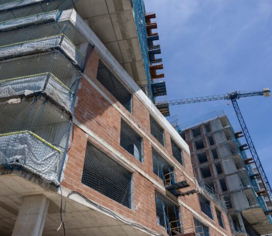 La compra de casas profundiza su caída en mayo con el mayor retroceso en dos años