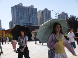 La economía china frena al 4,3% por la debilidad del consumo y la crisis inmobiliaria