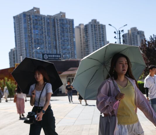 La economía china frena al 4,3% por la debilidad del consumo y la crisis inmobiliaria