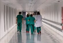 La relación entre las bajas laborales y las listas de espera sanitarias pone el foco sobre las comunidades autónomas