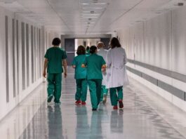 La relación entre las bajas laborales y las listas de espera sanitarias pone el foco sobre las comunidades autónomas
