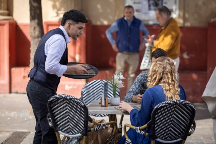 La-rotacion-extrema-de-personal-en-la-hosteleria-una-baja.jpg
