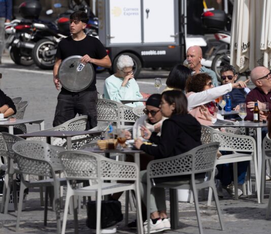 La OCDE dice que el “limitado crecimiento” de los salarios es un “punto débil” para España