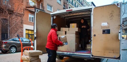 Los latinoamericanos afiliados a la Seguridad Social superan por primera vez a los europeos
