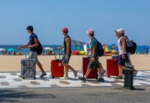 El trasvase de turistas a España por la crisis en Irán eleva un 4,2% la facturación del sector en el segundo trimestre | Economía