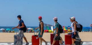 El trasvase de turistas a España por la crisis en Irán eleva un 4,2% la facturación del sector en el segundo trimestre | Economía