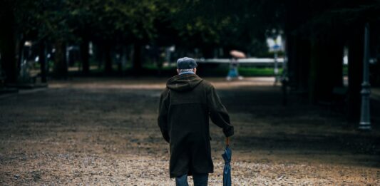 El envejecimiento triplicará en 2050 el déficit entre lo que los ciudadanos aportan y reciben del Estado | Economía
