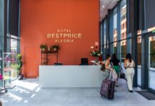 Entrada a las 15, salida antes de las 12: por qué cada vez se accede más tarde y se sale más pronto de los hoteles | Economía