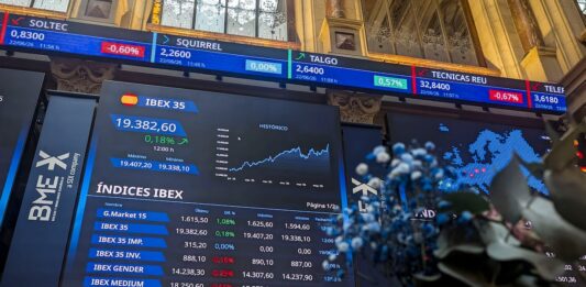 La riqueza financiera de las familias marca un récord de 2,66 billones gracias al impulso de la Bolsa | Economía