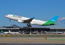 Tres aviones problemáticos y la competencia por Estados Unidos causan el repliegue de Level en Barcelona | Economía