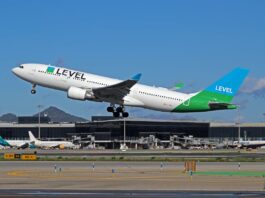 Tres aviones problemáticos y la competencia por Estados Unidos causan el repliegue de Level en Barcelona | Economía
