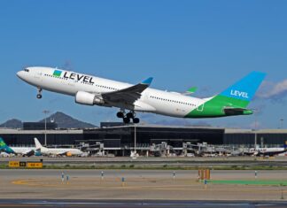 Tres aviones problemáticos y la competencia por Estados Unidos causan el repliegue de Level en Barcelona | Economía