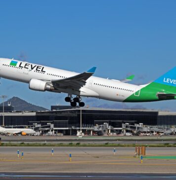 Tres aviones problemáticos y la competencia por Estados Unidos causan el repliegue de Level en Barcelona | Economía