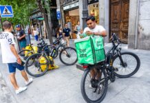 Uber Eats sigue operando con repartidores autónomos seis meses después de anunciar que renunciaba a ellos