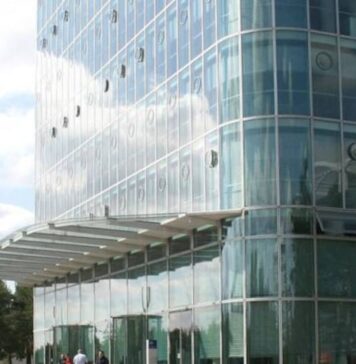 Telefónica pacta con los sindicatos el recorte de 1.100 empleos en Alemania y el cierre de 60 tiendas | Empresas