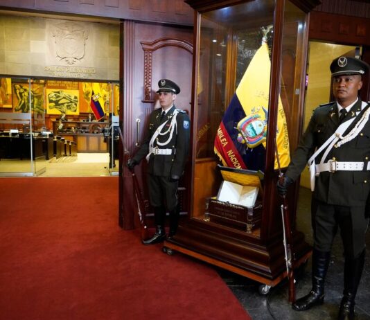 Asamblea Nacional se reúne en Guayaquil a rendir homenaje a la ciudad y entrega 22 condecoraciones | Política | Noticias