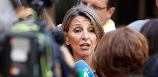Trabajo quiere obligar a las empresas a detallar los salarios medios por sexo y categoría | Economía