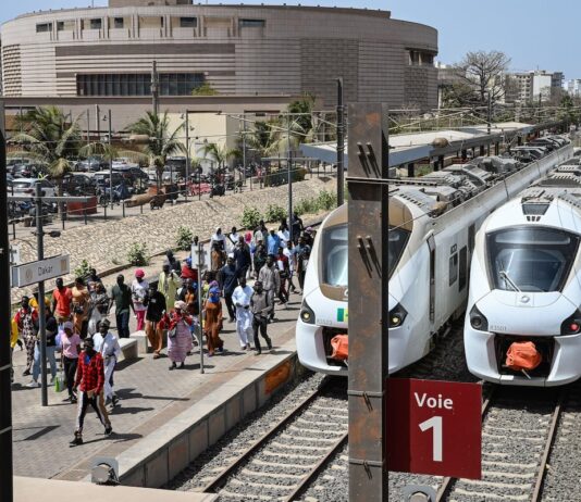 Senegal apuesta por el tren expreso para descongestionar su capital | Carta del corresponsal