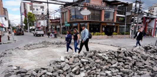 Alcaldes y prefectos podrían ser destituidos si no continúan las obras públicas iniciadas por sus antecesores, según proyecto de ley | Política | Noticias