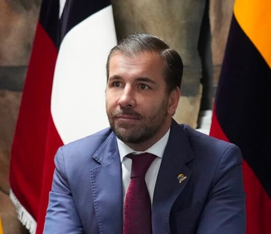 Paúl Desamblanc precandidato a Alcalde de Quito por movimiento Futuro 20 | Política | Noticias