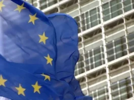 Bruselas impone a Google multa de 890 millones de euros