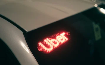 Uber mantiene a Omnicom al volante de su cuenta de medios